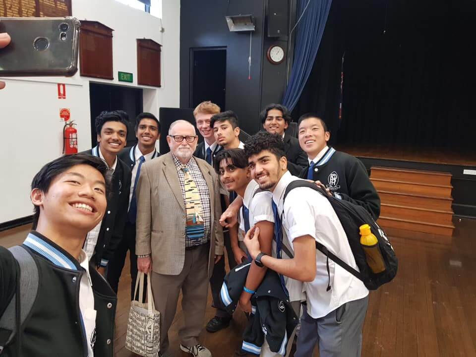 he1bb9720tre1bba320he1bb8dc20sinh20que1bb91c20te1babf201-1 Hỗ trợ học sinh quốc tế