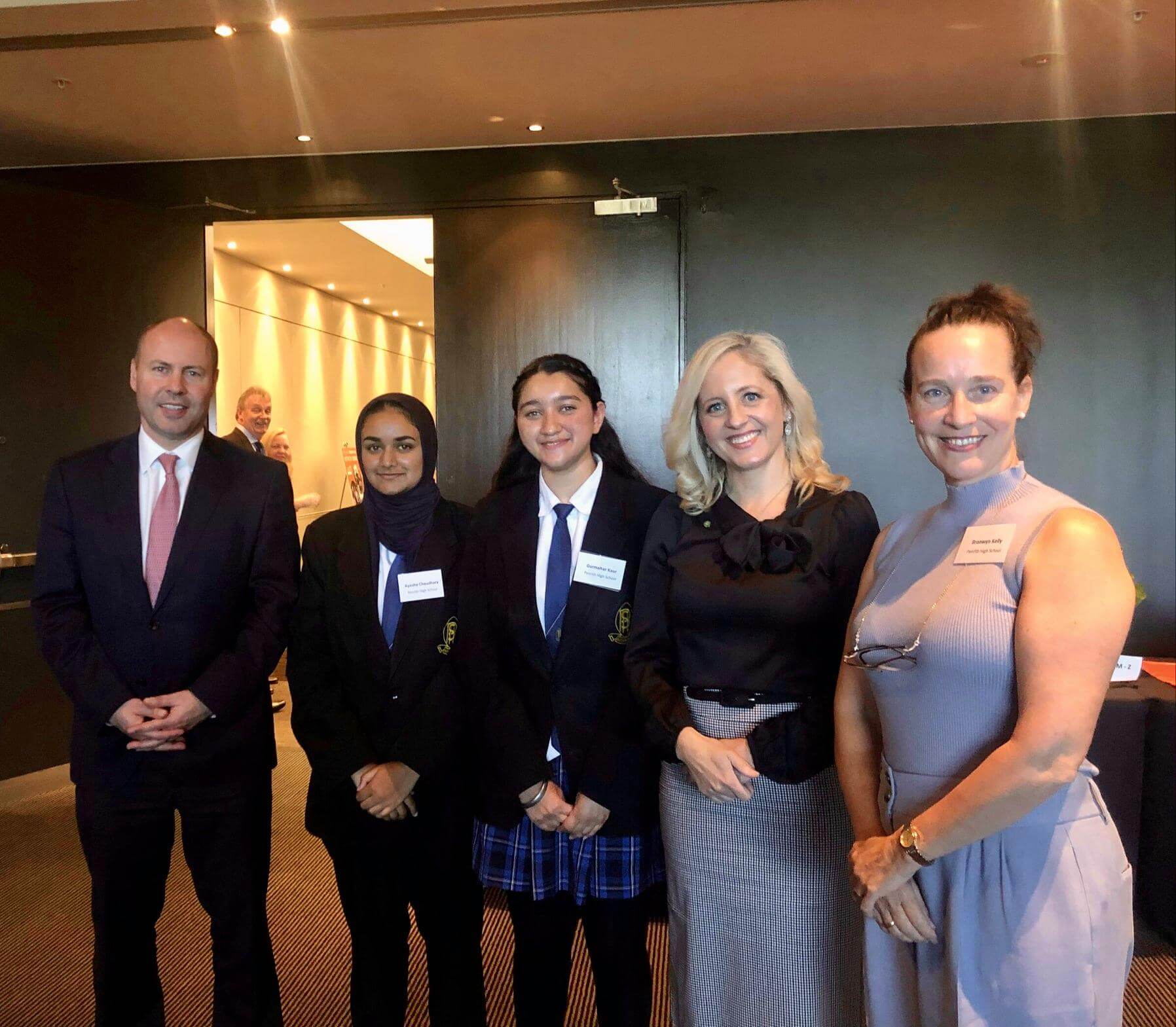 he1bb9720tre1bba320he1bb8dc20sinh20que1bb91c20te1babf201 Hỗ trợ học sinh quốc tế