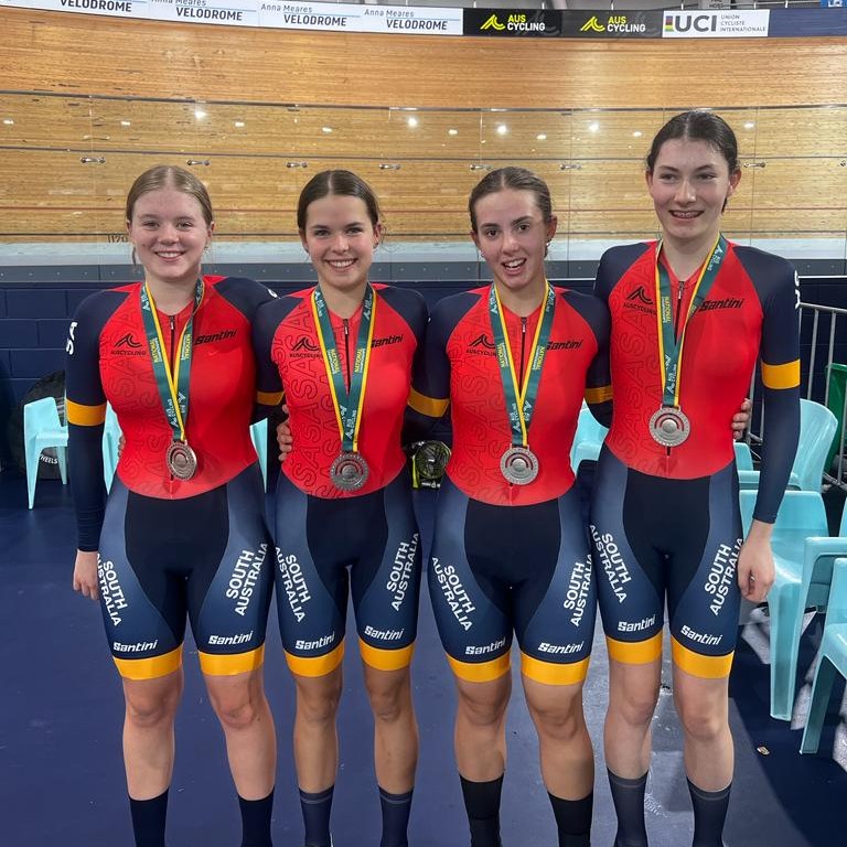 hoat20c491e1bb99ng20ngoe1baa1i20khc3b3a20trinity20college20south2c20evanston20south201 hoat động ngoại khóa Trinity College South, Evanston South