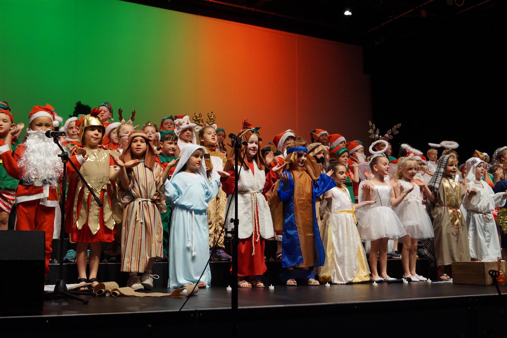 hoat20c491e1bb99ng20ngoe1baa1i20khc3b3a20trinity20college20south2c20evanston20south202 hoat động ngoại khóa Trinity College South, Evanston South