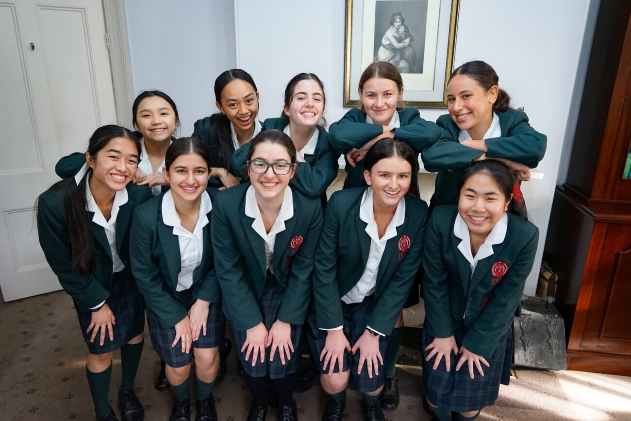 hoe1baa1t20c491e1bb99ng20ngoe1baa1i20khc3b3a20vc3a020de1bb8bch20ve1bba520he1bb9720tre1bba320he1bb8dc20sinh20que1bb91c20te1babf Hoạt động ngoại khóa và dịch vụ hỗ trợ học sinh quốc tế