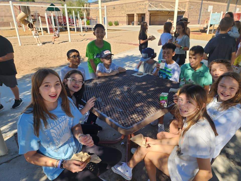 unnamed-118 hoạt động ngoại khóa trường trung học Deer Valley Unified School District