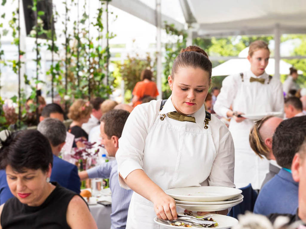 unnamed-312 sinh viên của học viện William Angliss Institute được làm việc thực tế trong khuôn viên trường