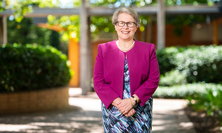 unnamed-389 Đại học Nam Queensland - University of Southern Queensland đứng đầu bảng xếp hạng lương sau đại học trong số các trường đại học Úc. Bảng xếp hạng Good Universities Guide 2022 vừa được công bố cho thấy sinh viên tốt nghiệp đại học Nam Queensland có mức lương khởi điểm cao nhất ở Úc với mức lương khởi điểm trung bình là 70.000 đô