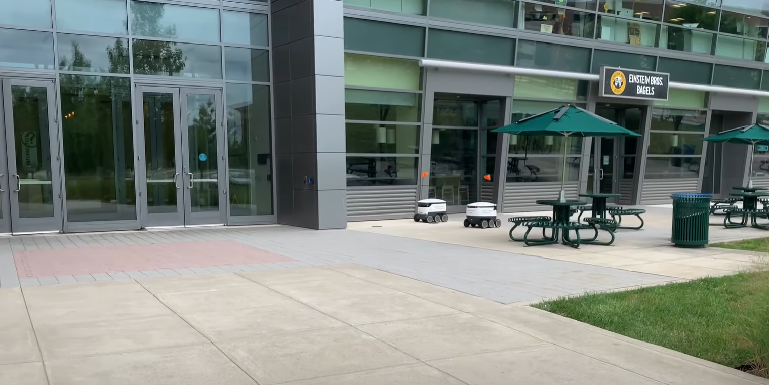 unnamed-836 Robot vận chuyển thức ăn