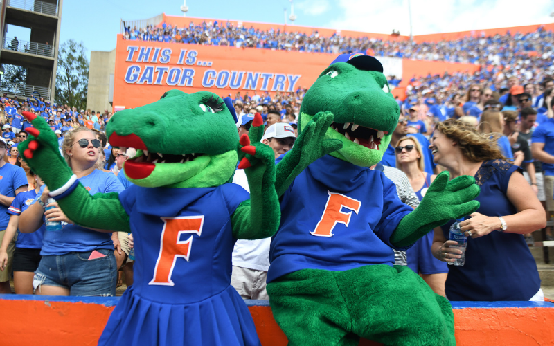 unnamed-965 Albert E. Gator và Alberta Gator